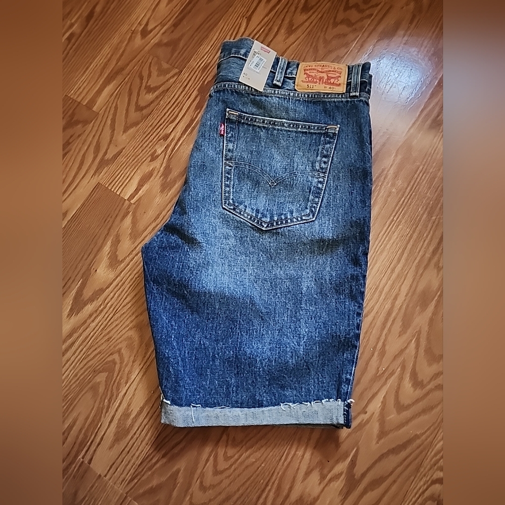 NWT Levi's 511 fall at knee‎ shorts size 40 distressed